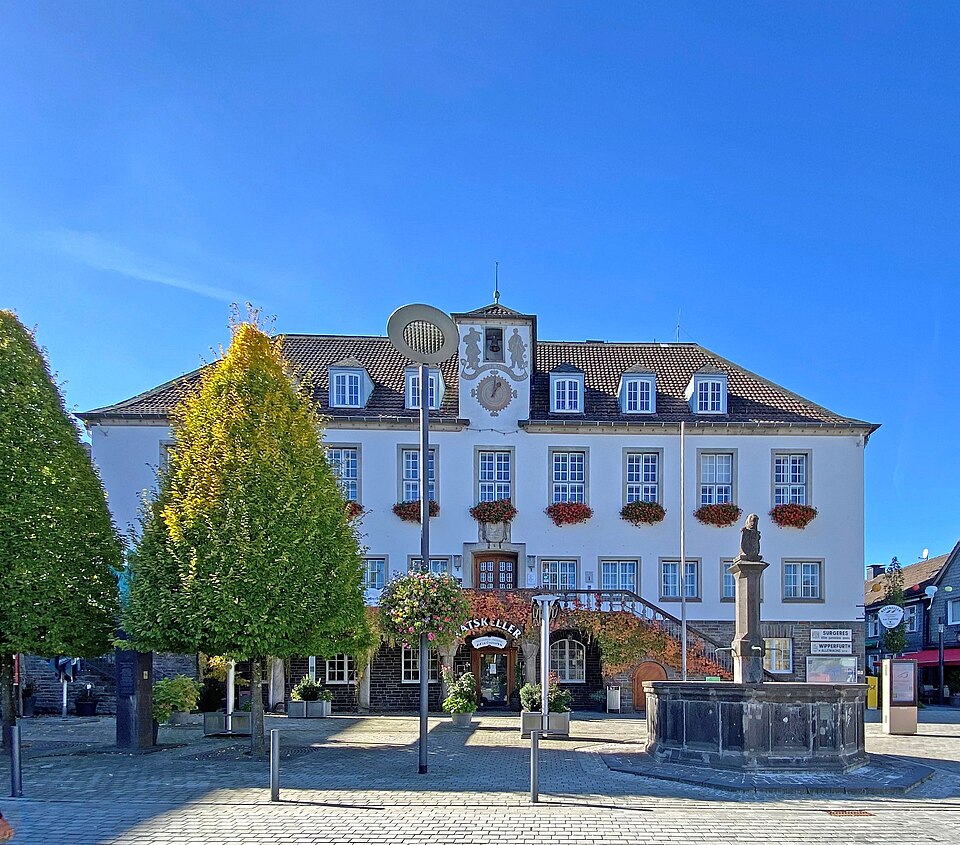 Das Rathaus Wipperfürth - Waagen-Eichen